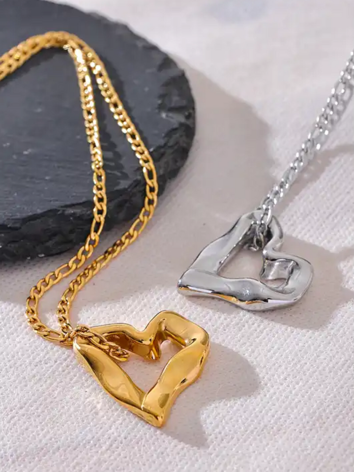 NORA HEART NECKLACE